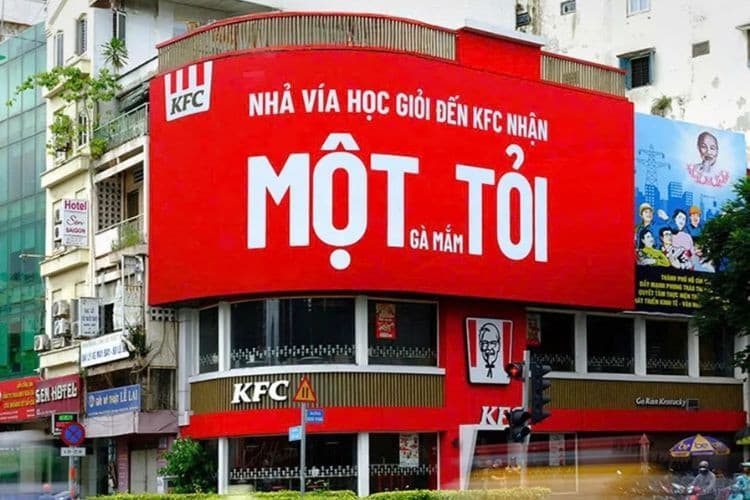 Vì Sao Quảng Cáo Ngoài Trời (OOH) Vẫn Hiệu Quả Trong Thời Đại AI?